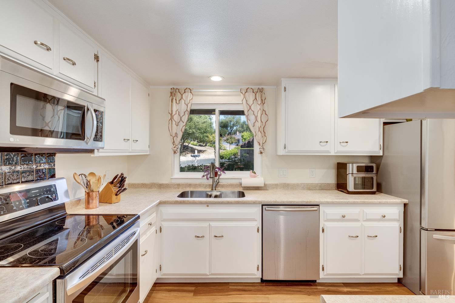 6492 Meadowridge Drive