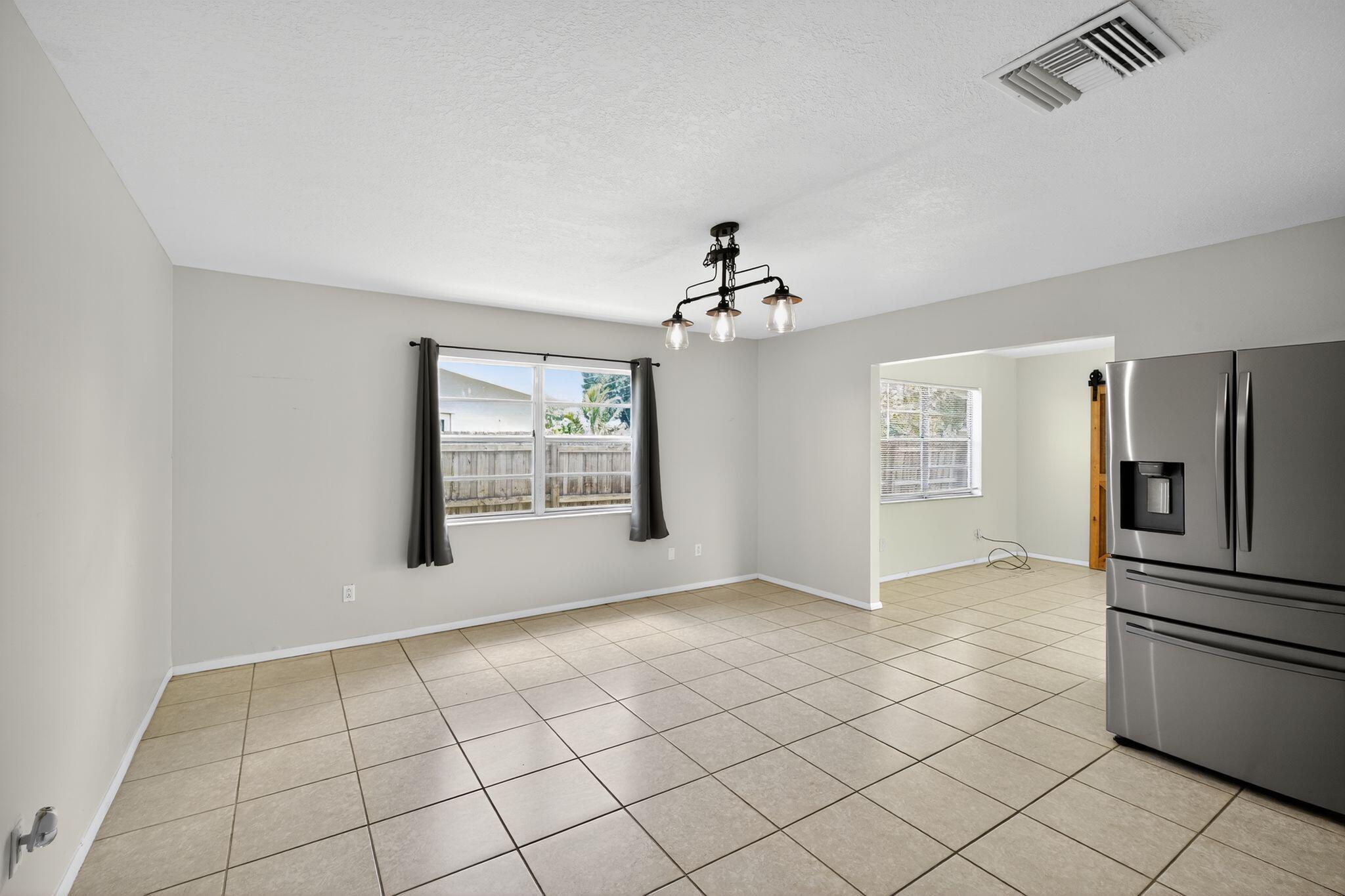 440 SE Sunnydale Lane