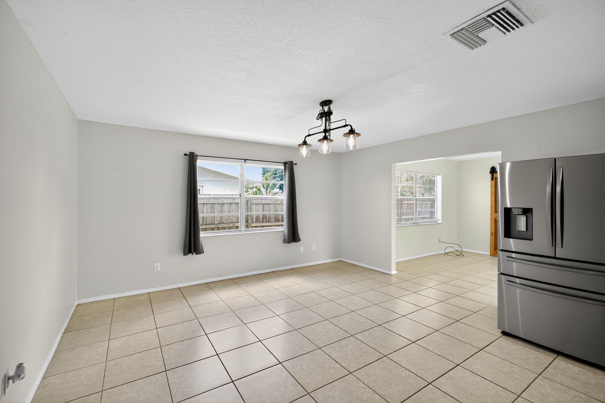 440 SE Sunnydale Lane