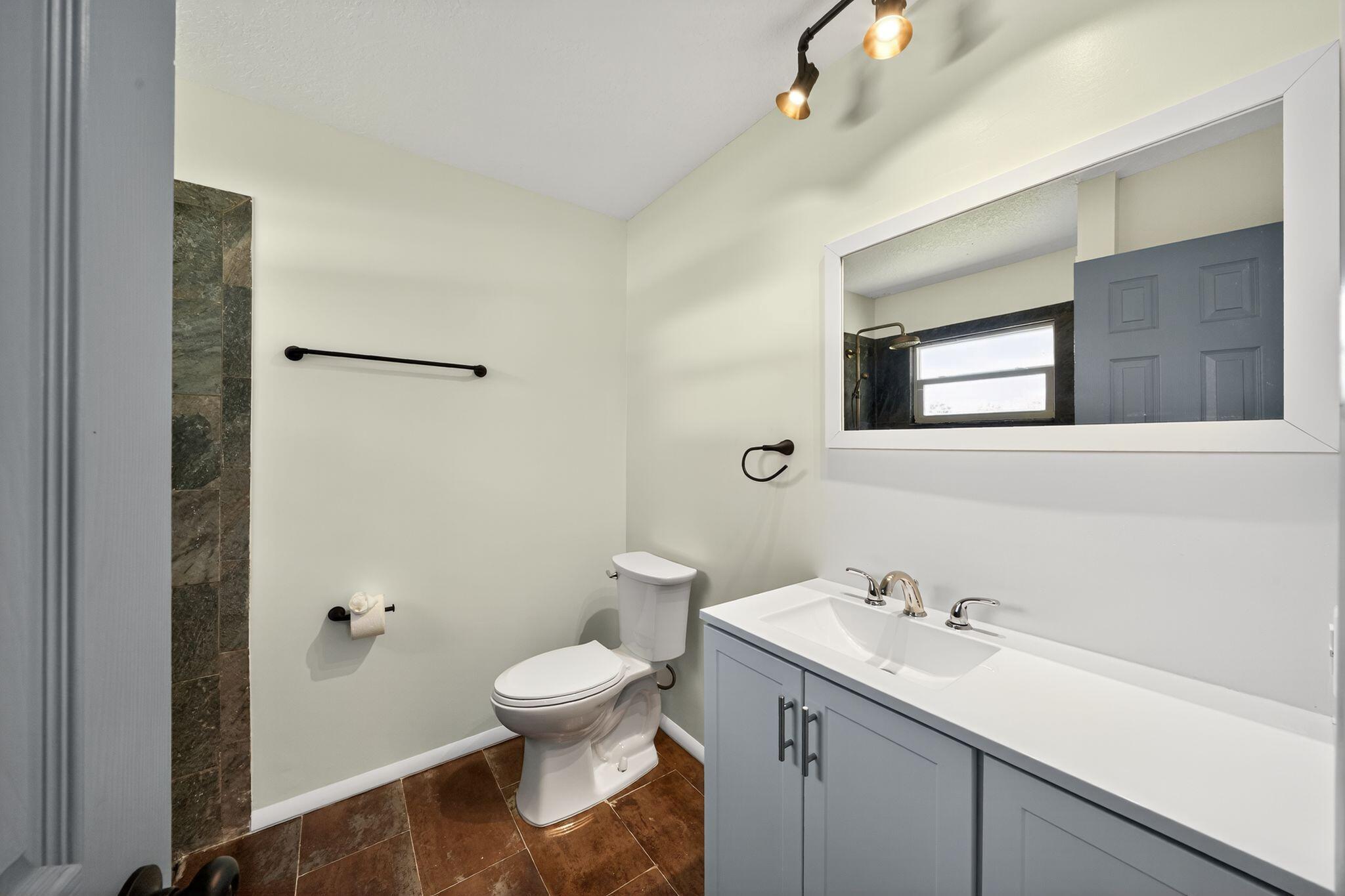 440 SE Sunnydale Lane