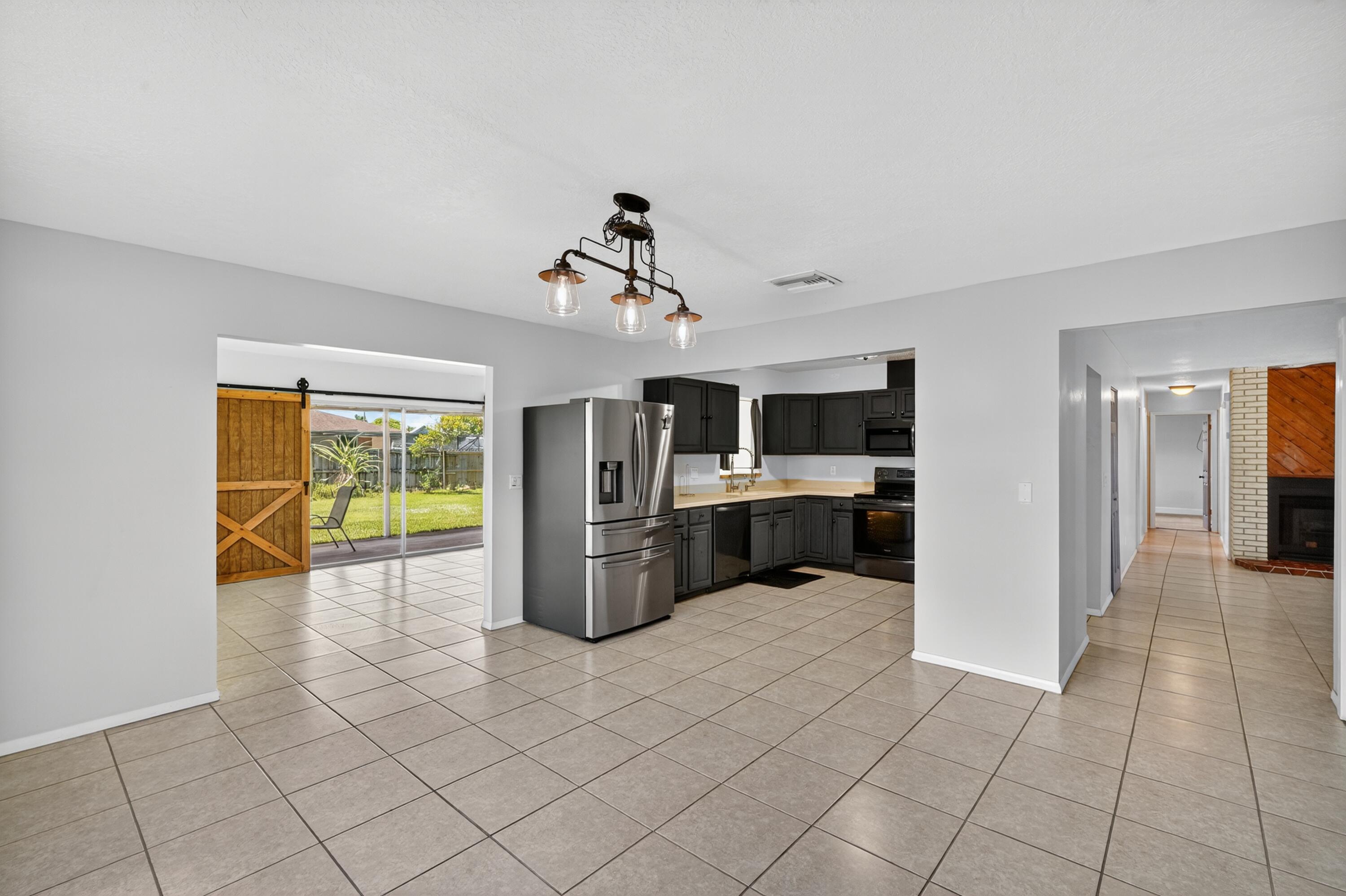 440 SE Sunnydale Lane