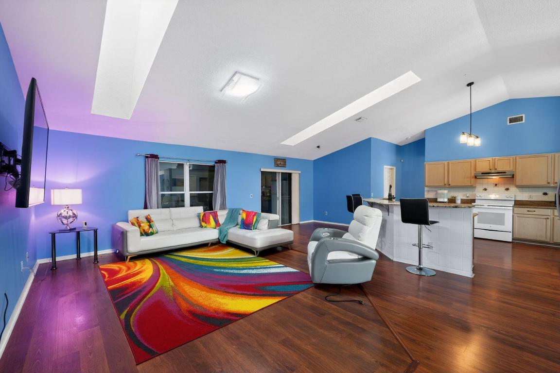 1530 SW Escobar Lane