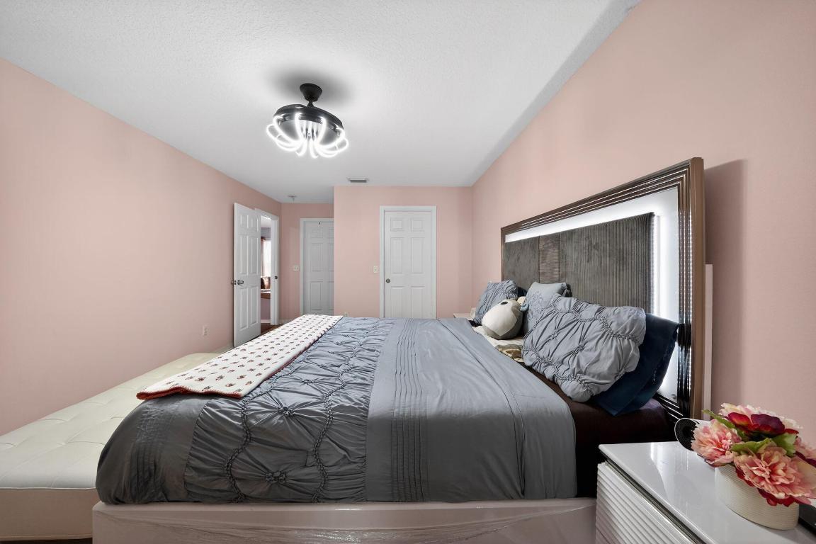 1530 SW Escobar Lane