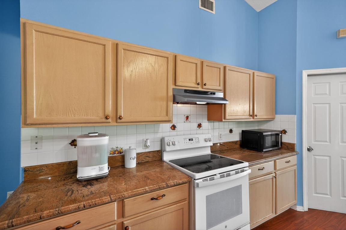 1530 SW Escobar Lane