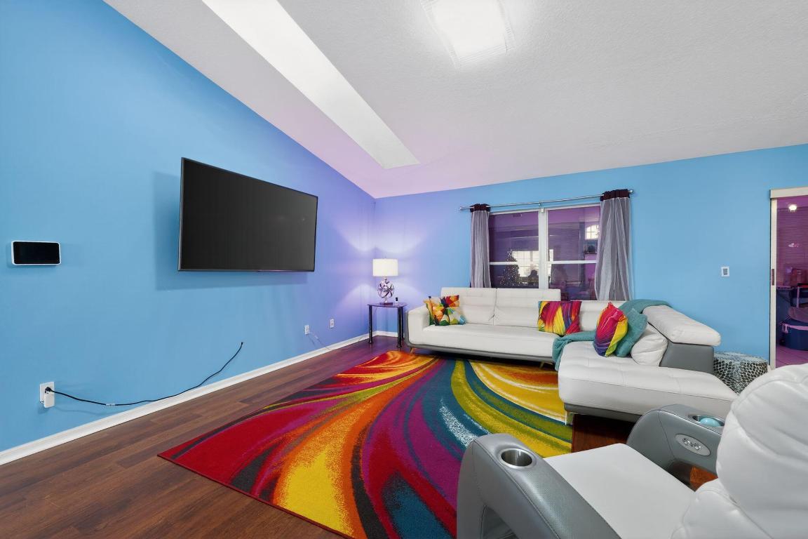 1530 SW Escobar Lane