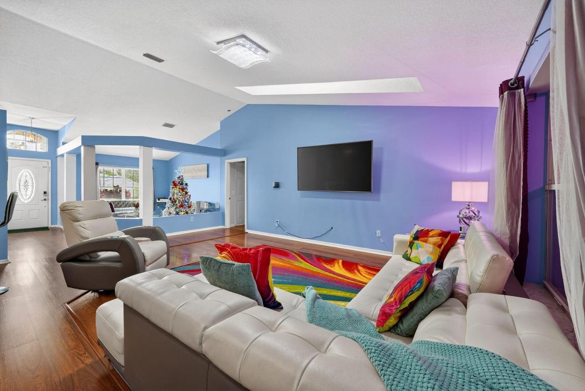 1530 SW Escobar Lane