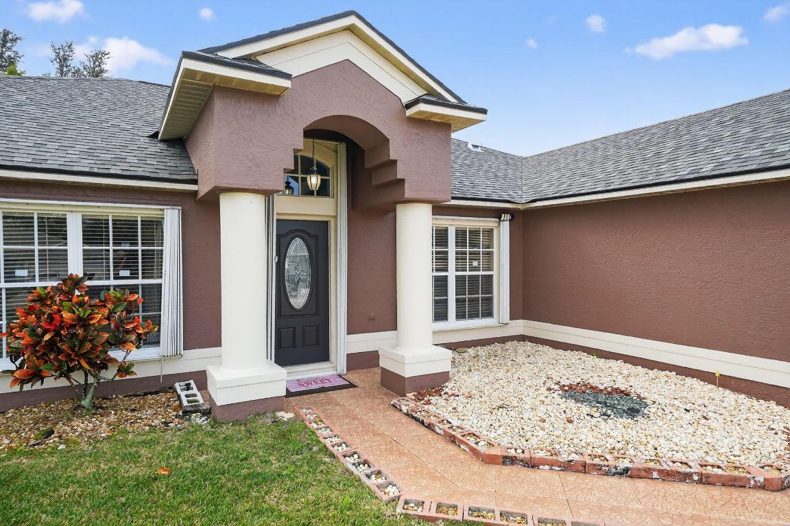 1530 SW Escobar Lane