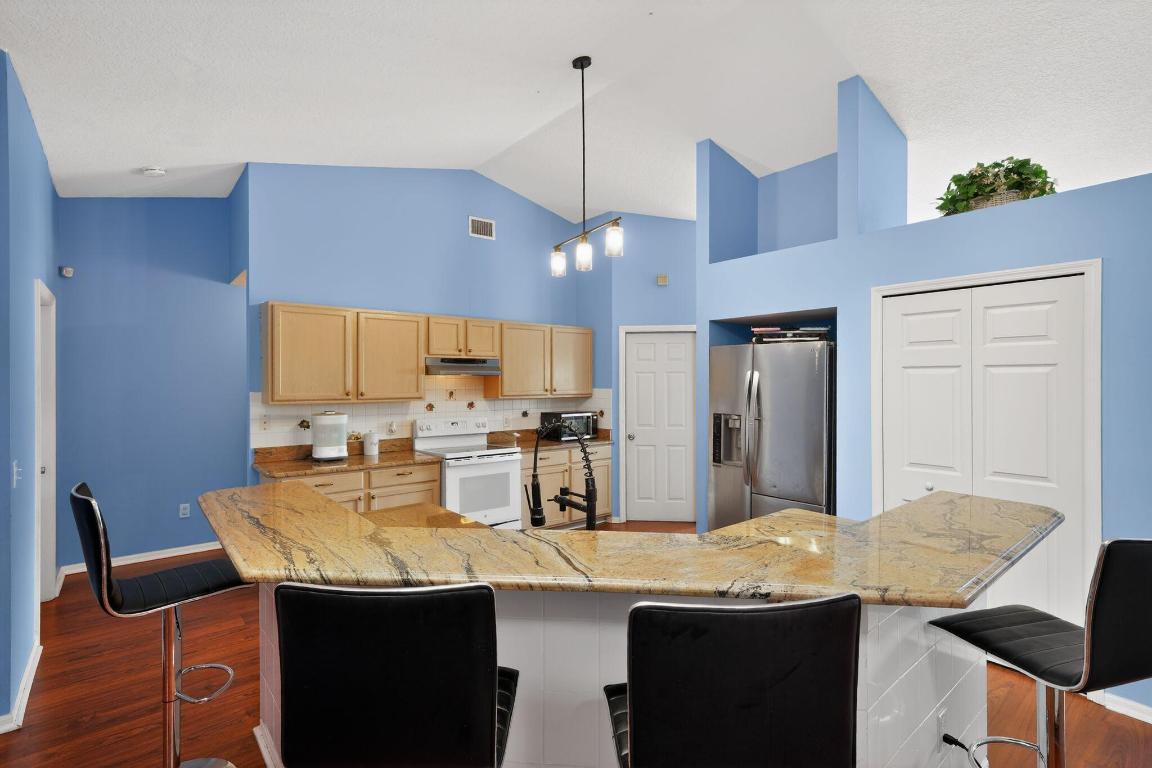 1530 SW Escobar Lane