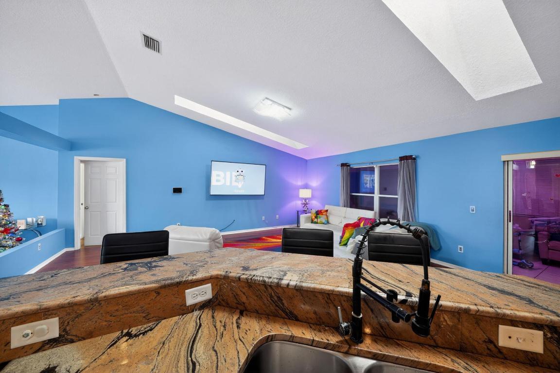 1530 SW Escobar Lane