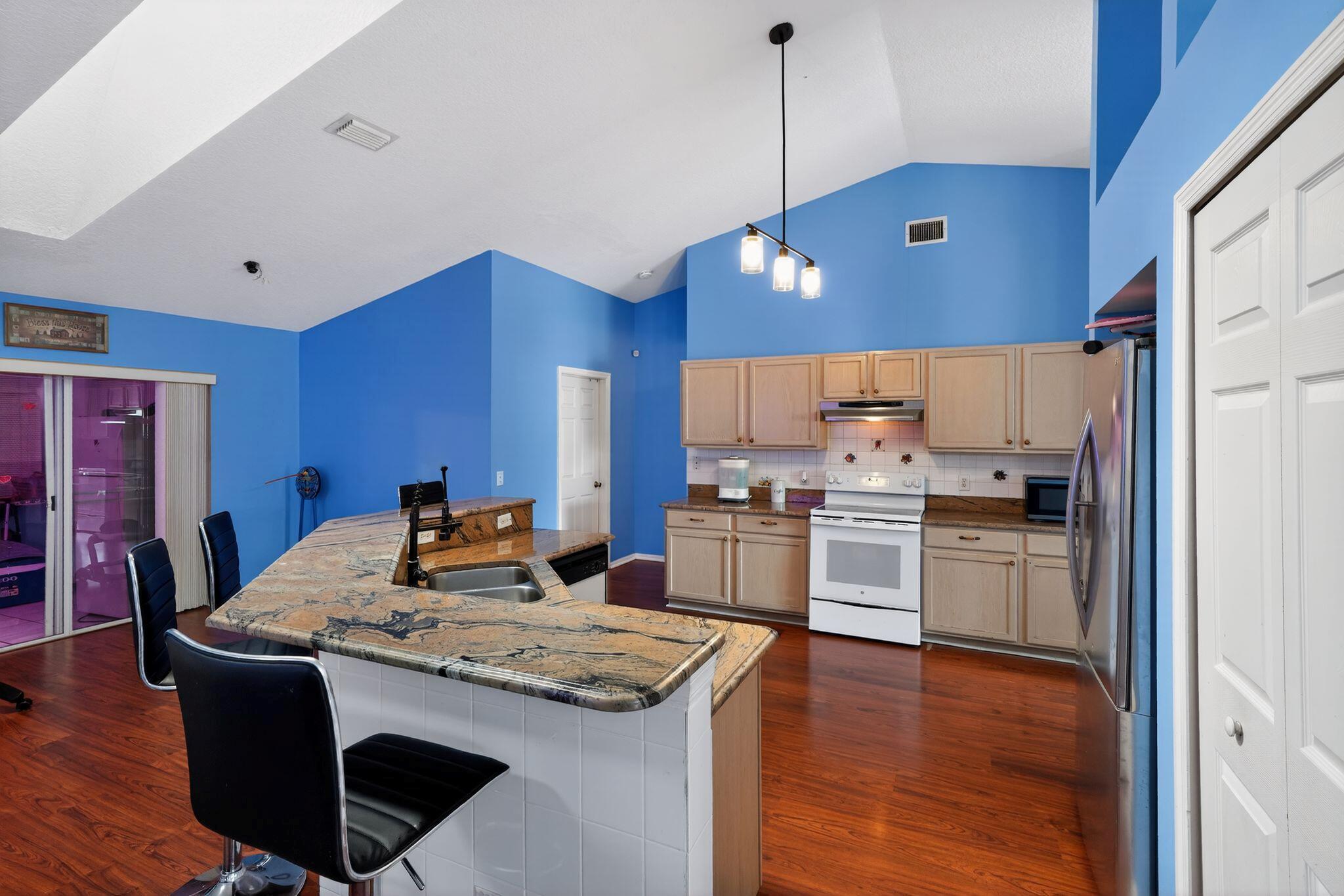 1530 SW Escobar Lane