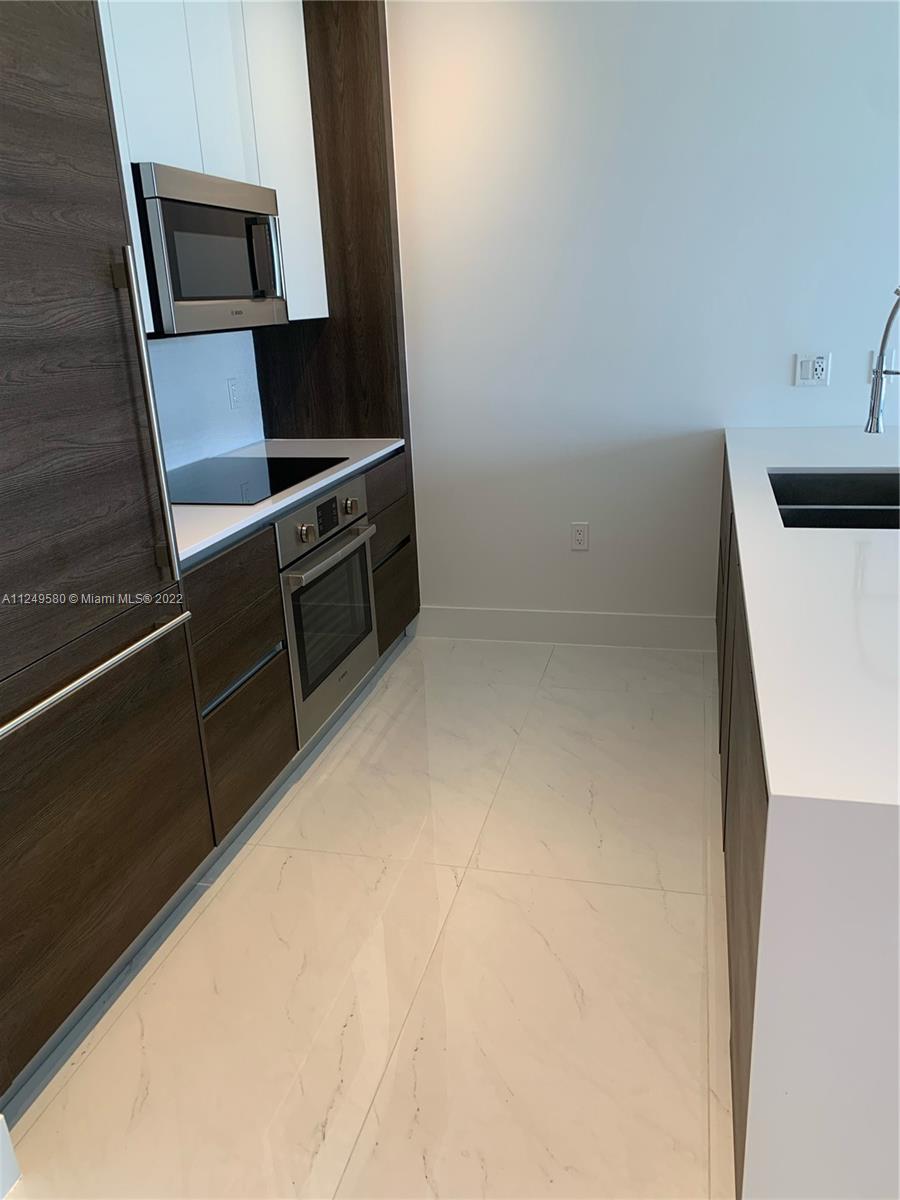 301 Altara Ave Unit: UPH1006