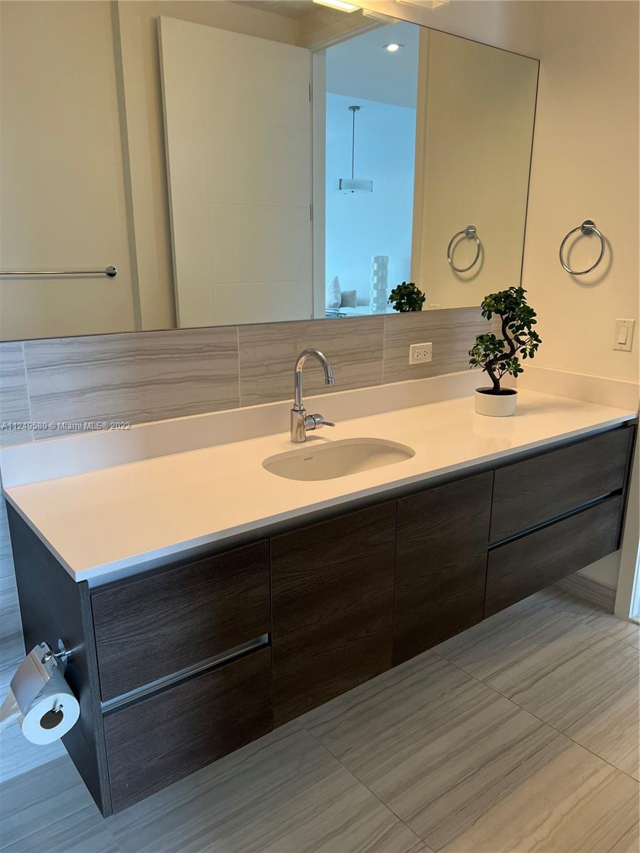 301 Altara Ave Unit: UPH1006