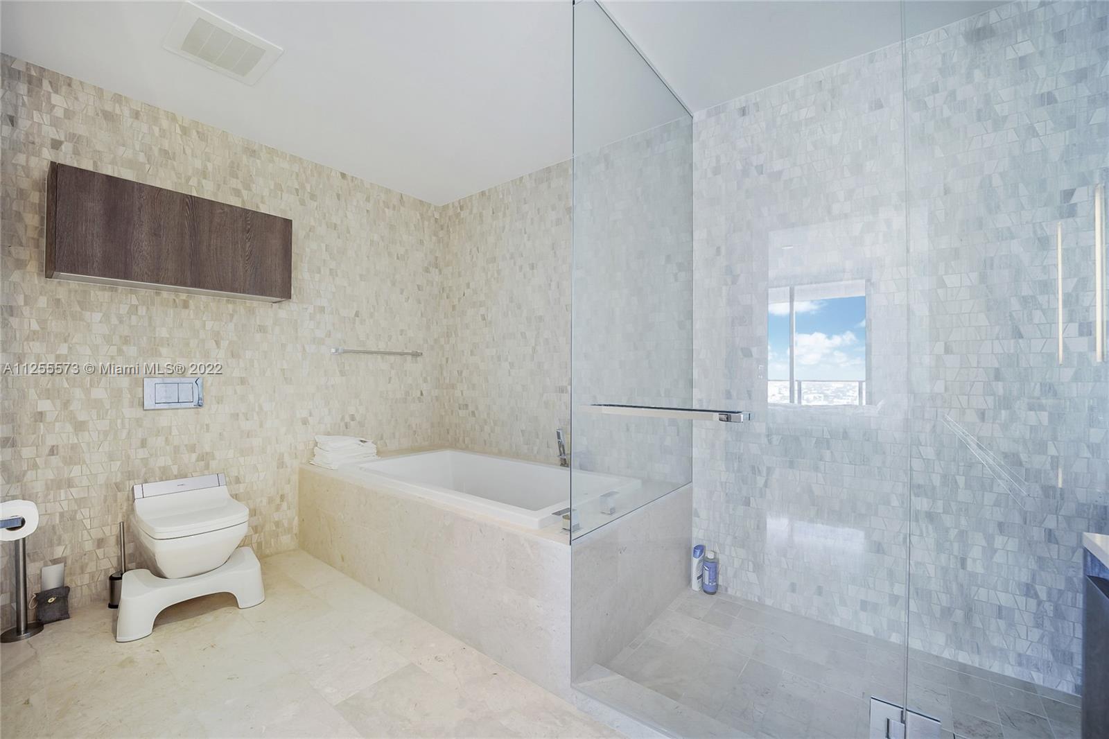 88 SW 7th St Unit: 2410