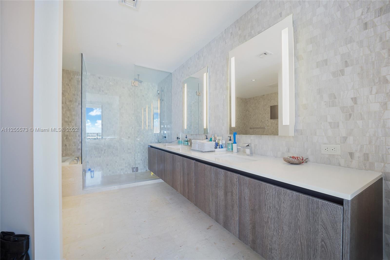 88 SW 7th St Unit: 2410