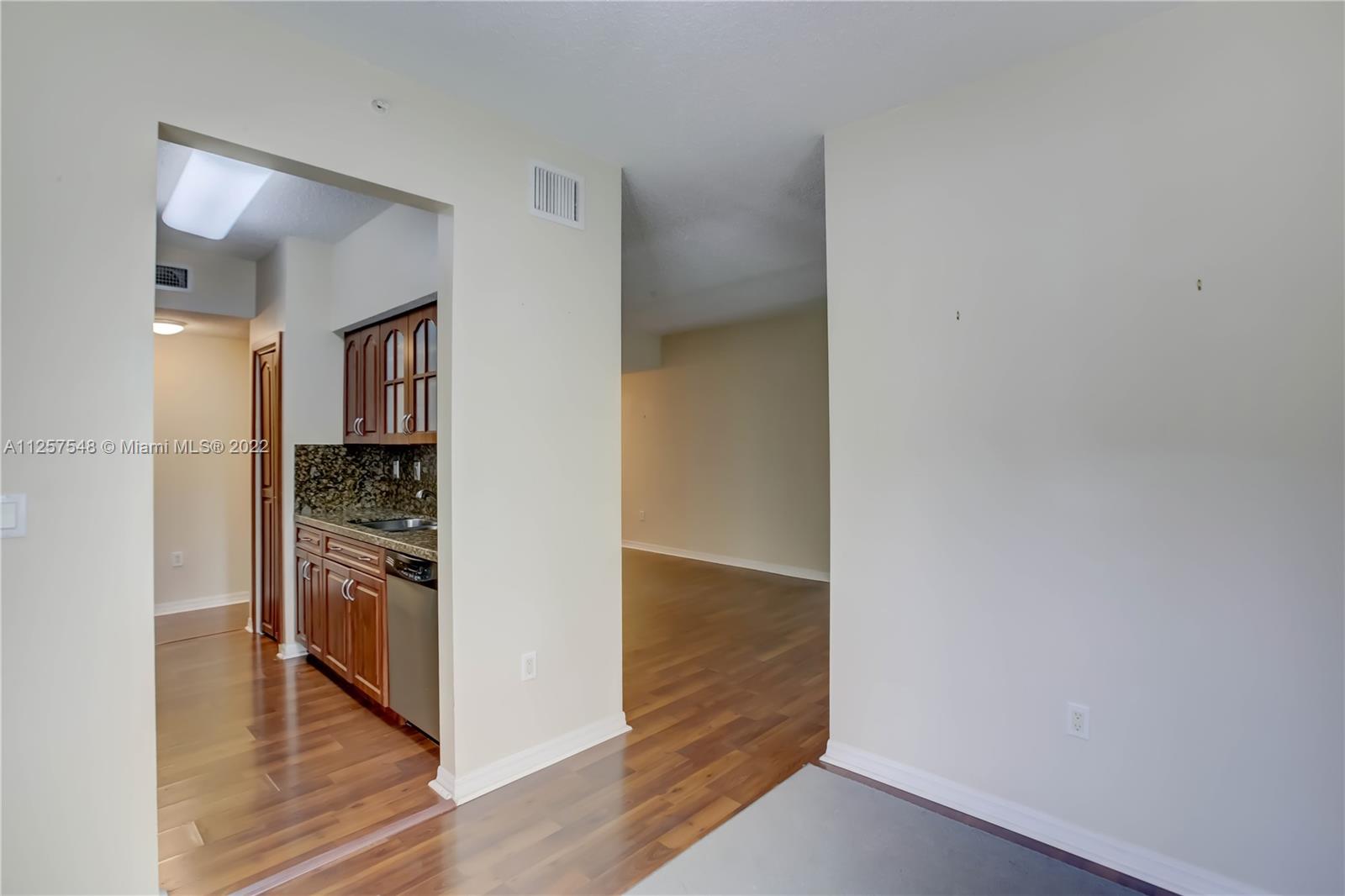 7085 Nova Dr Unit: 212