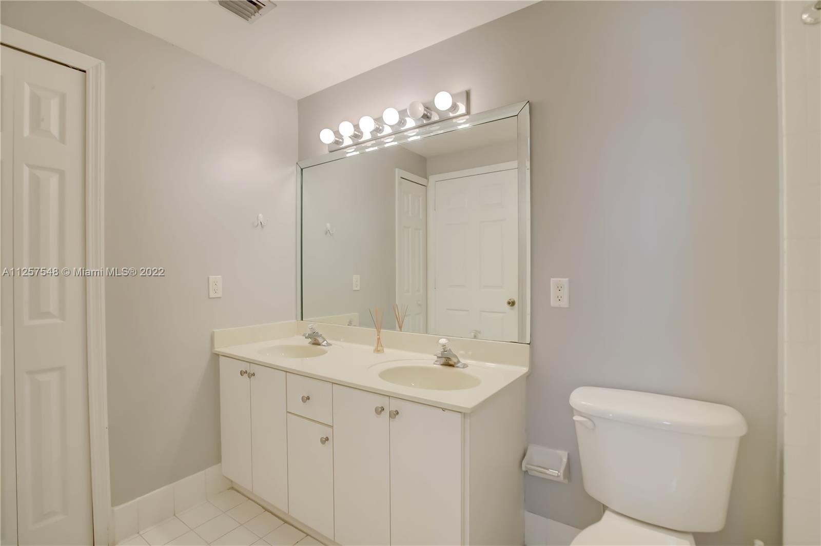 7085 Nova Dr Unit: 212