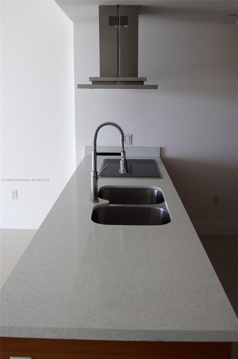 495 Brickell Ave Unit: 1709