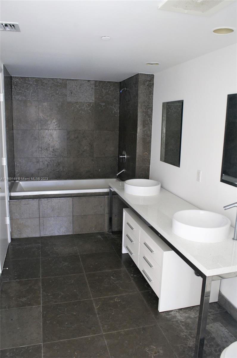 495 Brickell Ave Unit: 1709