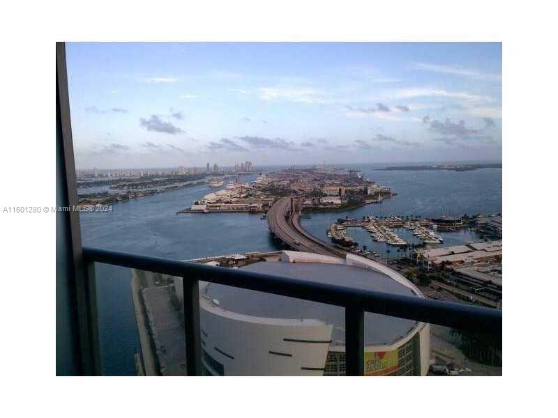 888 BISCAYNE BLVD # 3304