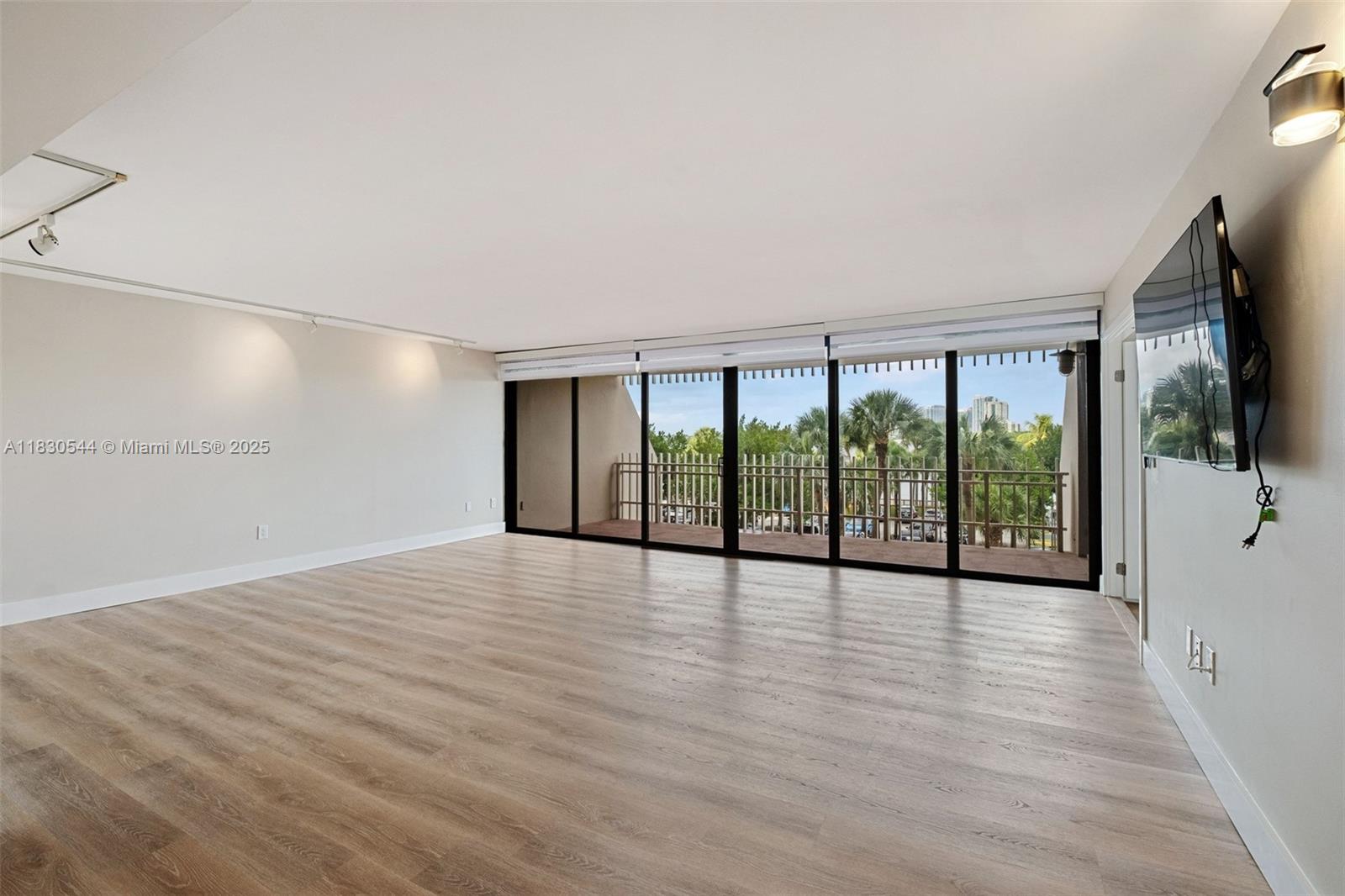 1 Grove Isle Dr # A206