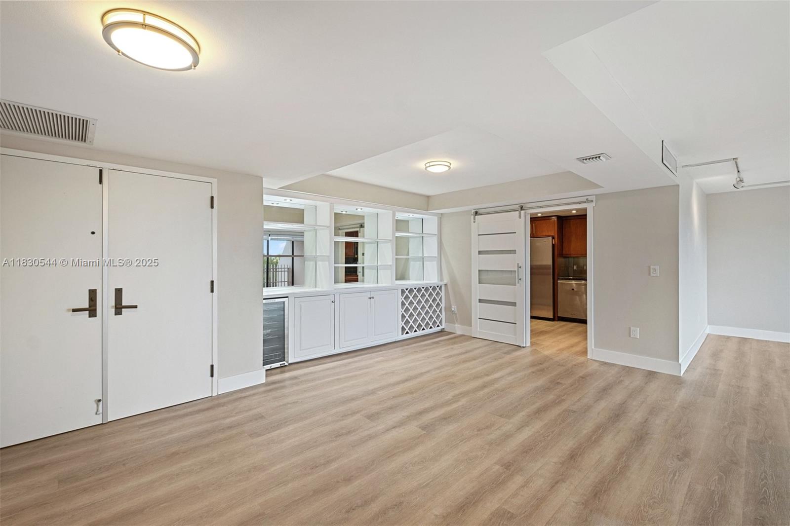 1 Grove Isle Dr # A206