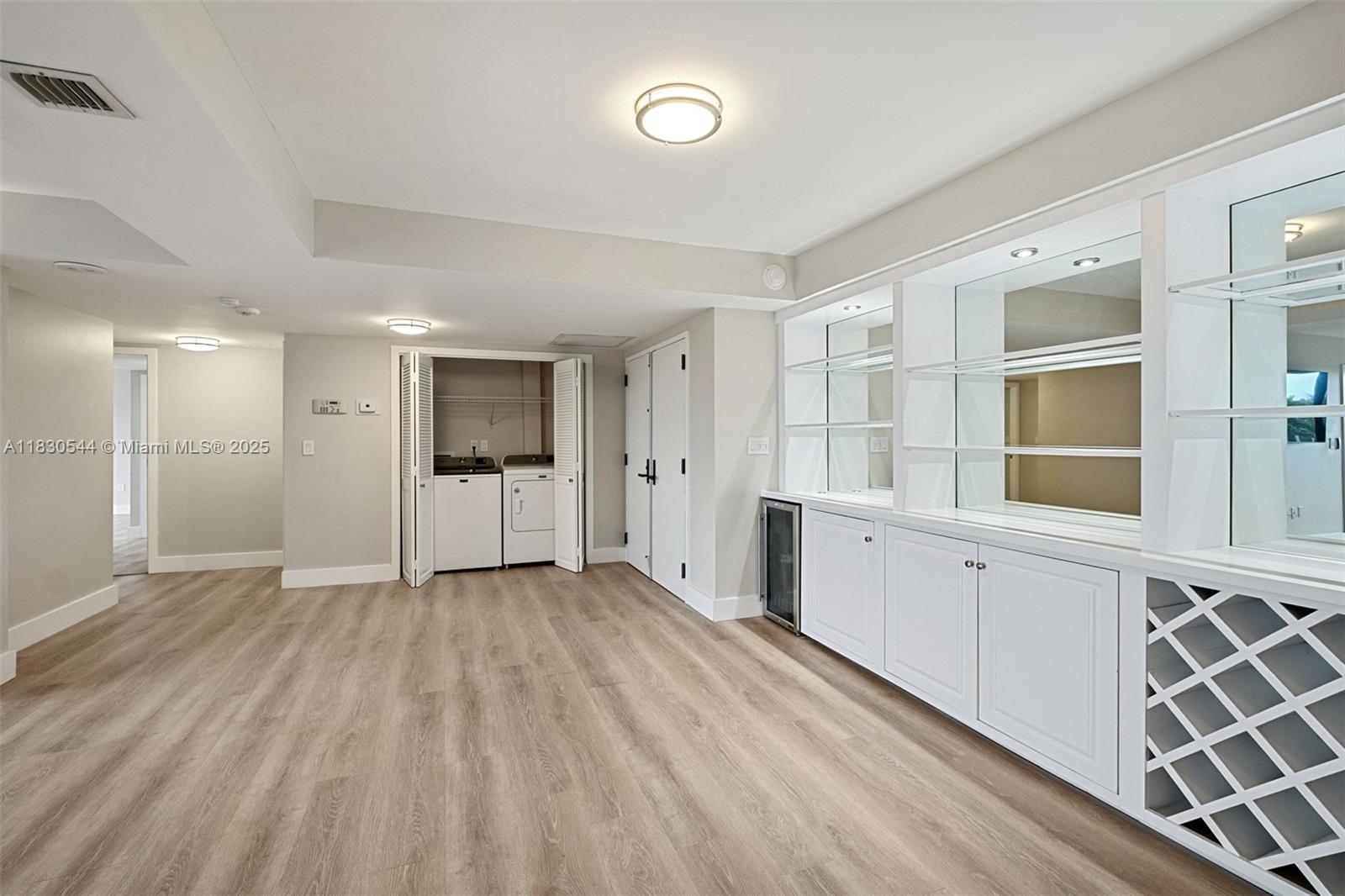 1 Grove Isle Dr # A206