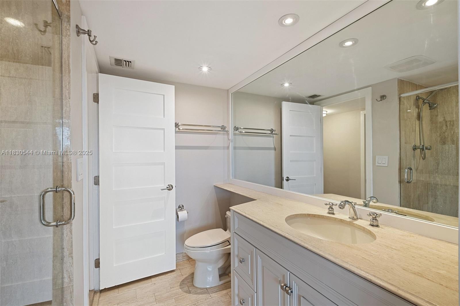 1 Grove Isle Dr # A206