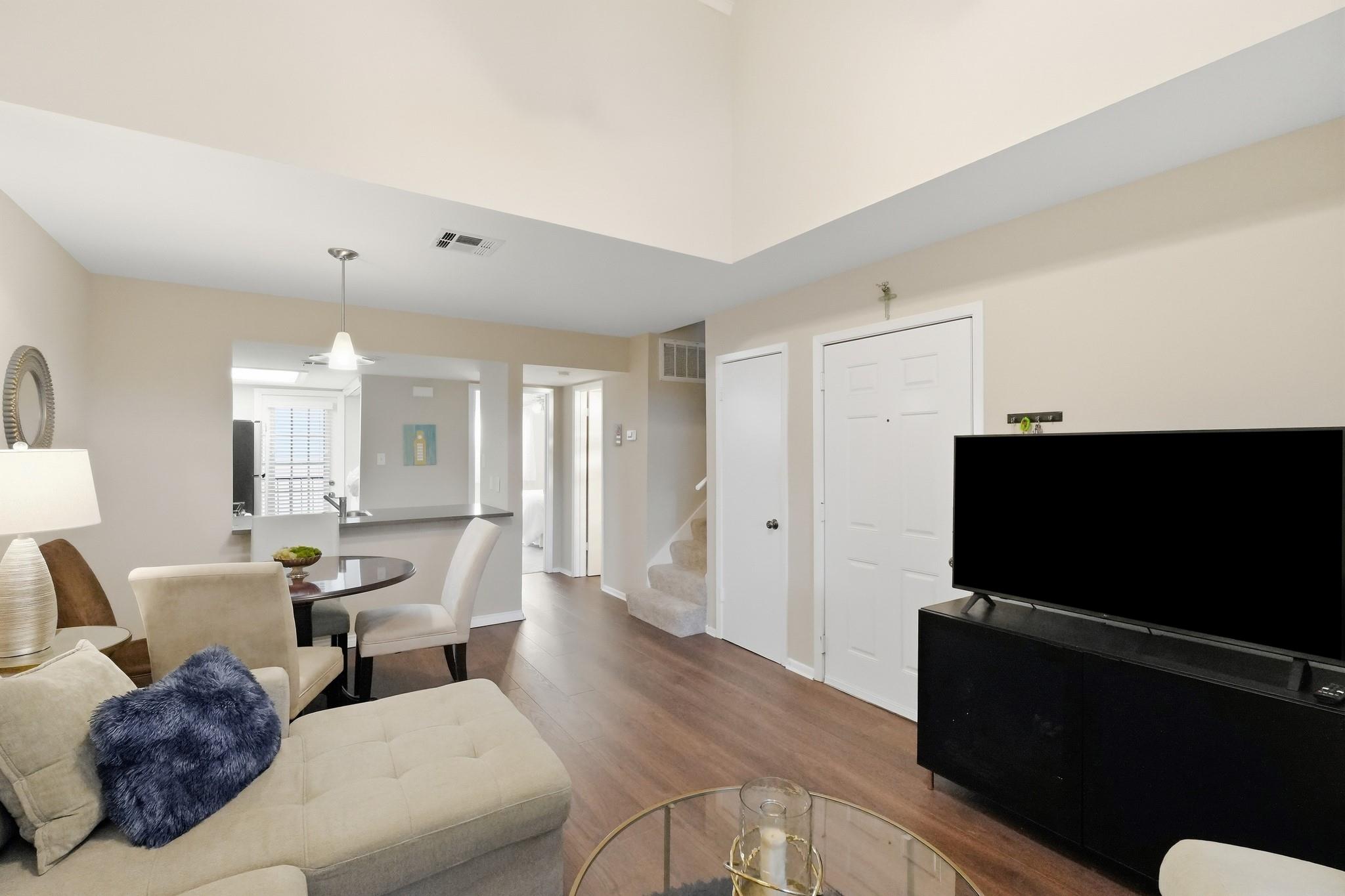 2104 Cullen Ave # 211 Unit: 7-211