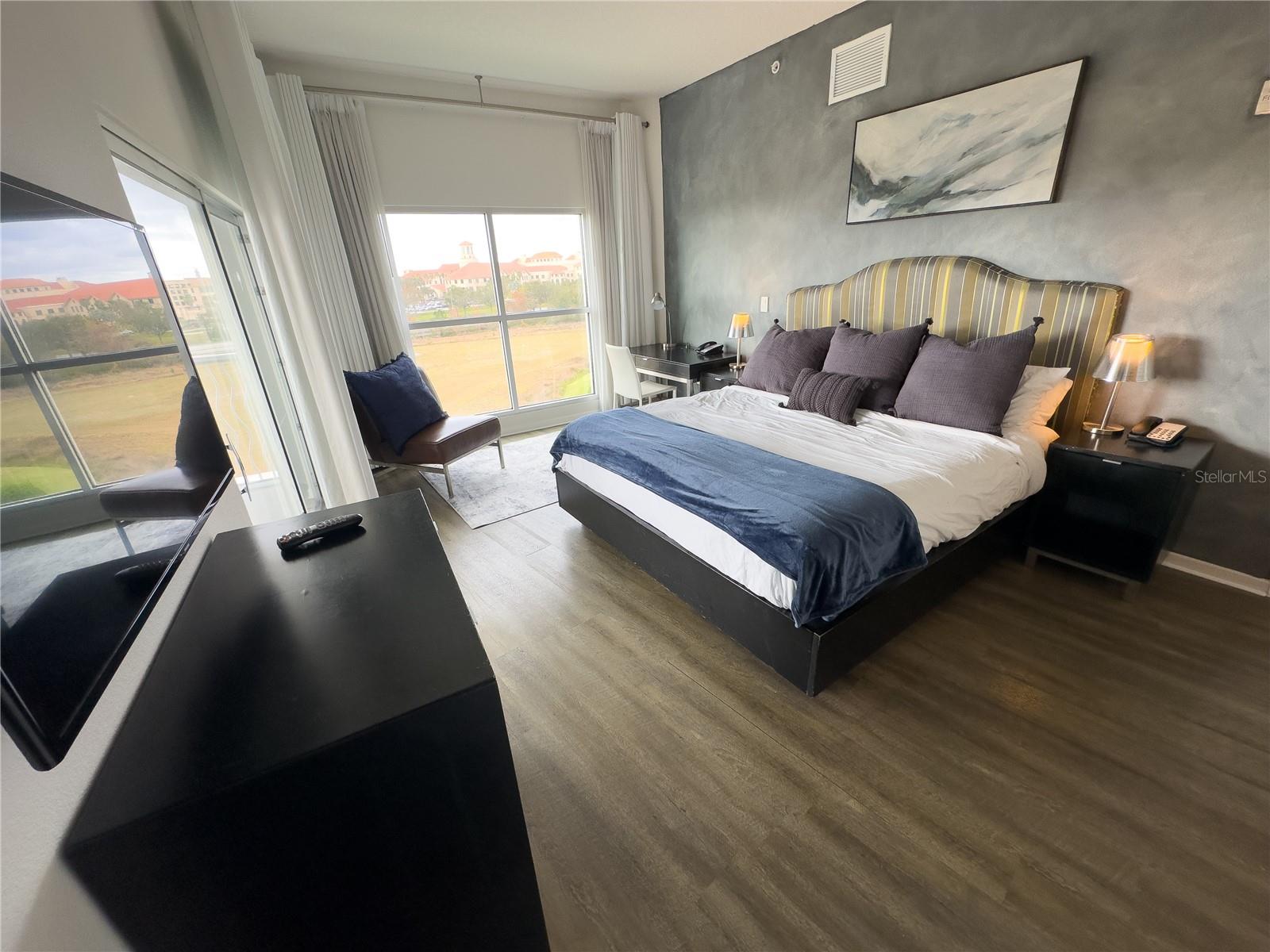 225 CELEBRATION PL #527