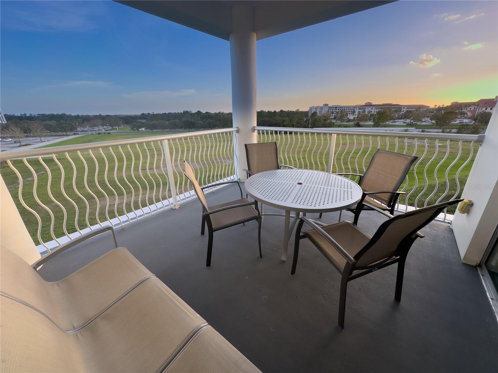 225 CELEBRATION PL #527