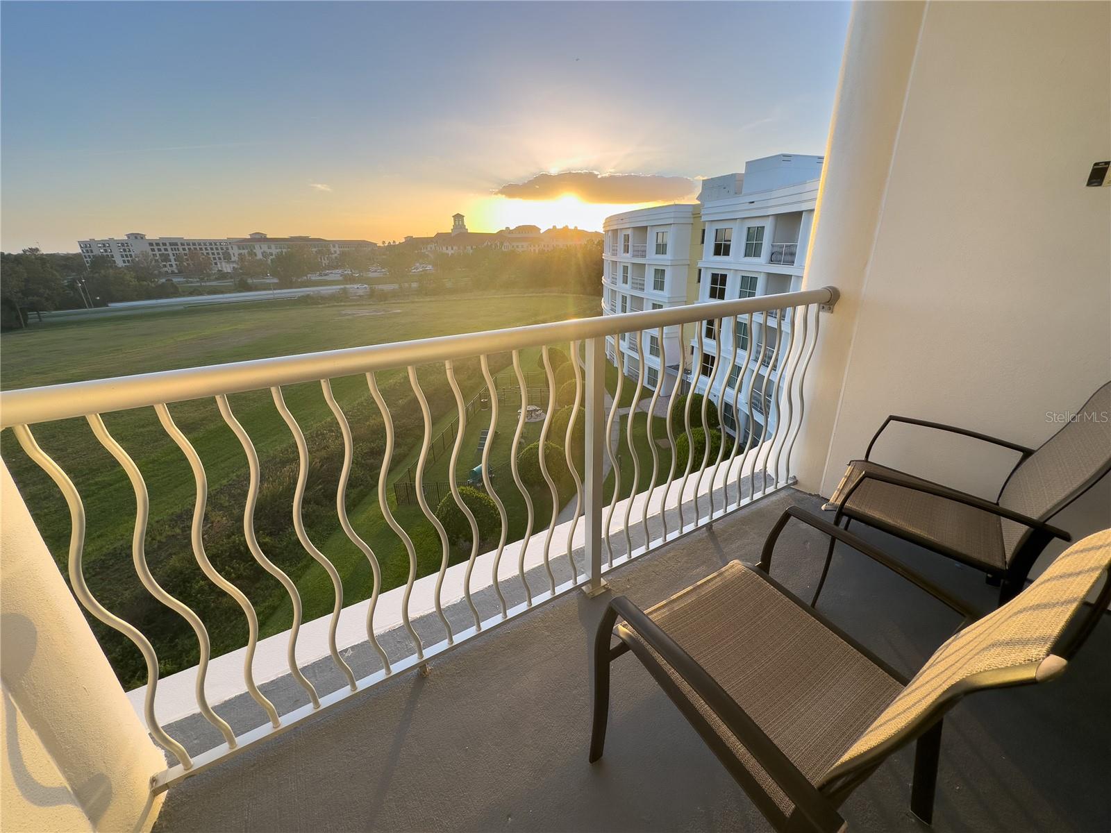 225 CELEBRATION PL #527