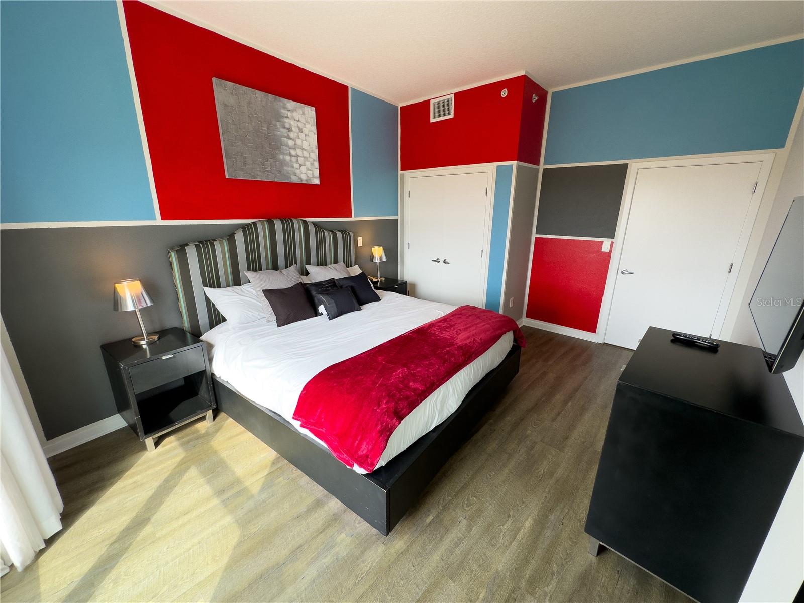 225 CELEBRATION PL #527