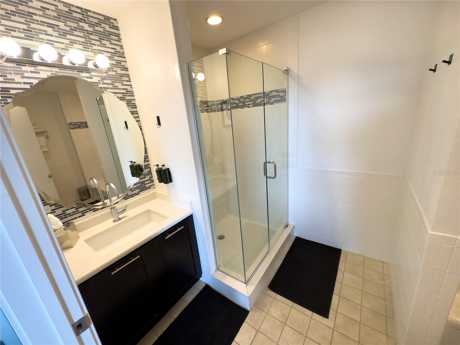 225 CELEBRATION PL #527