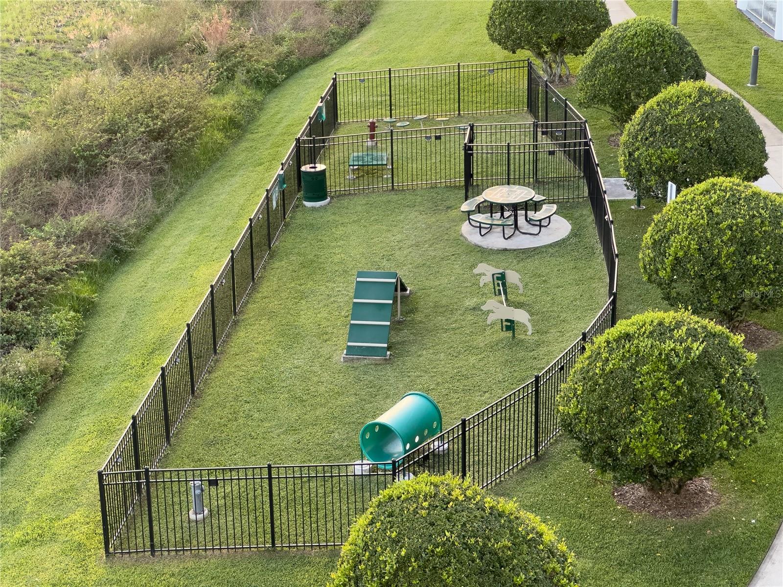 225 CELEBRATION PL #527