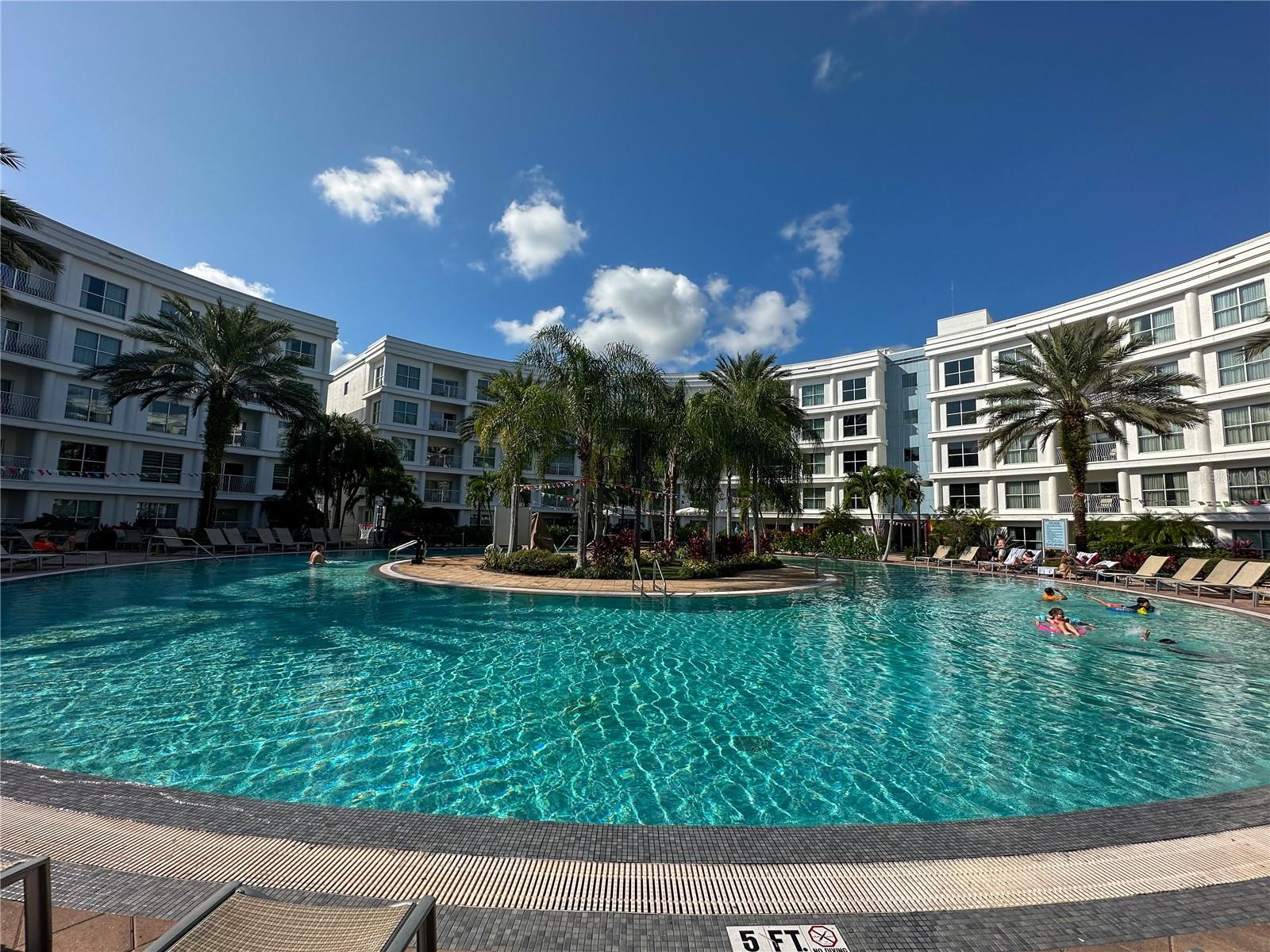 225 CELEBRATION PL #527