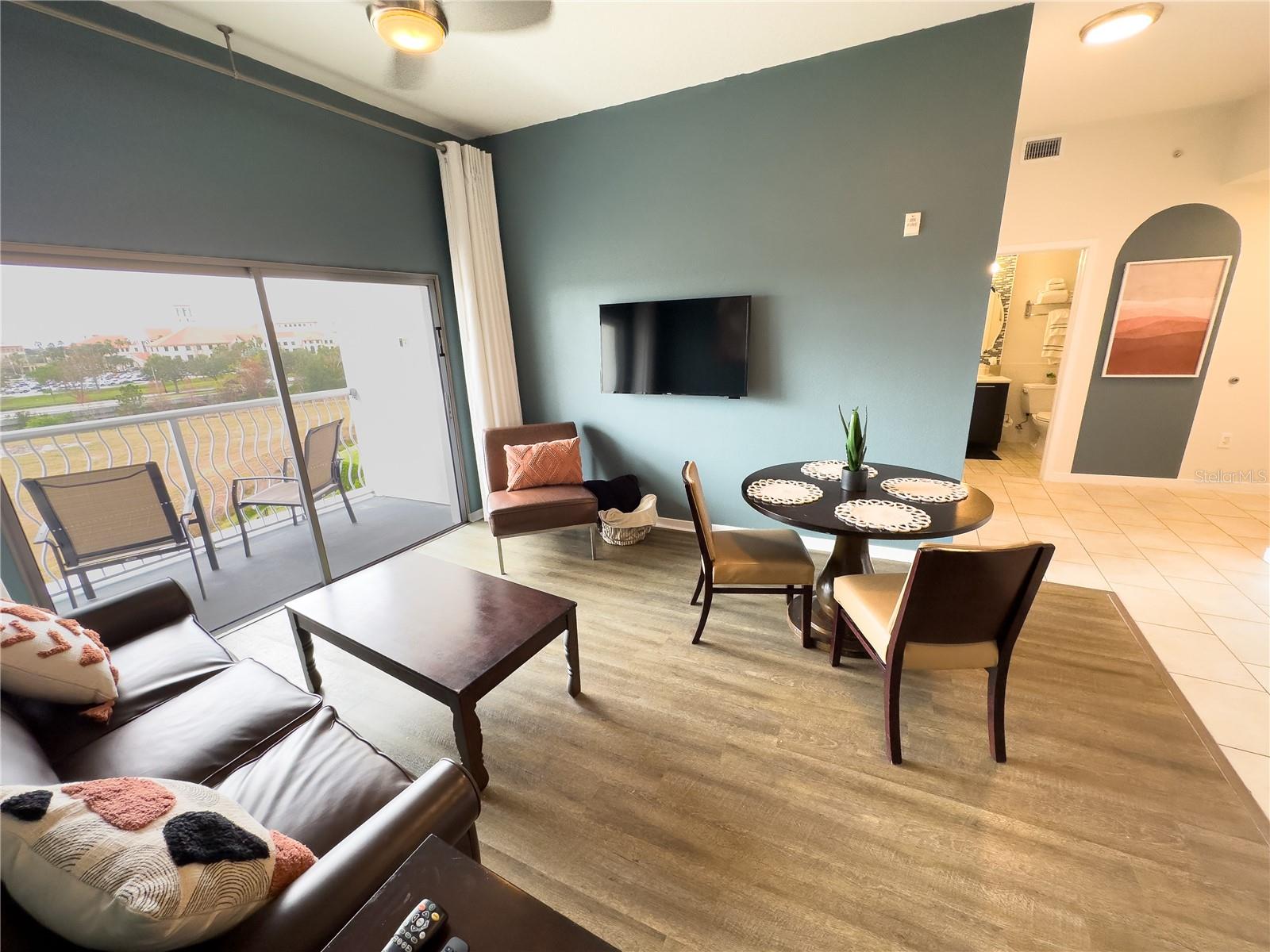 225 CELEBRATION PL #527