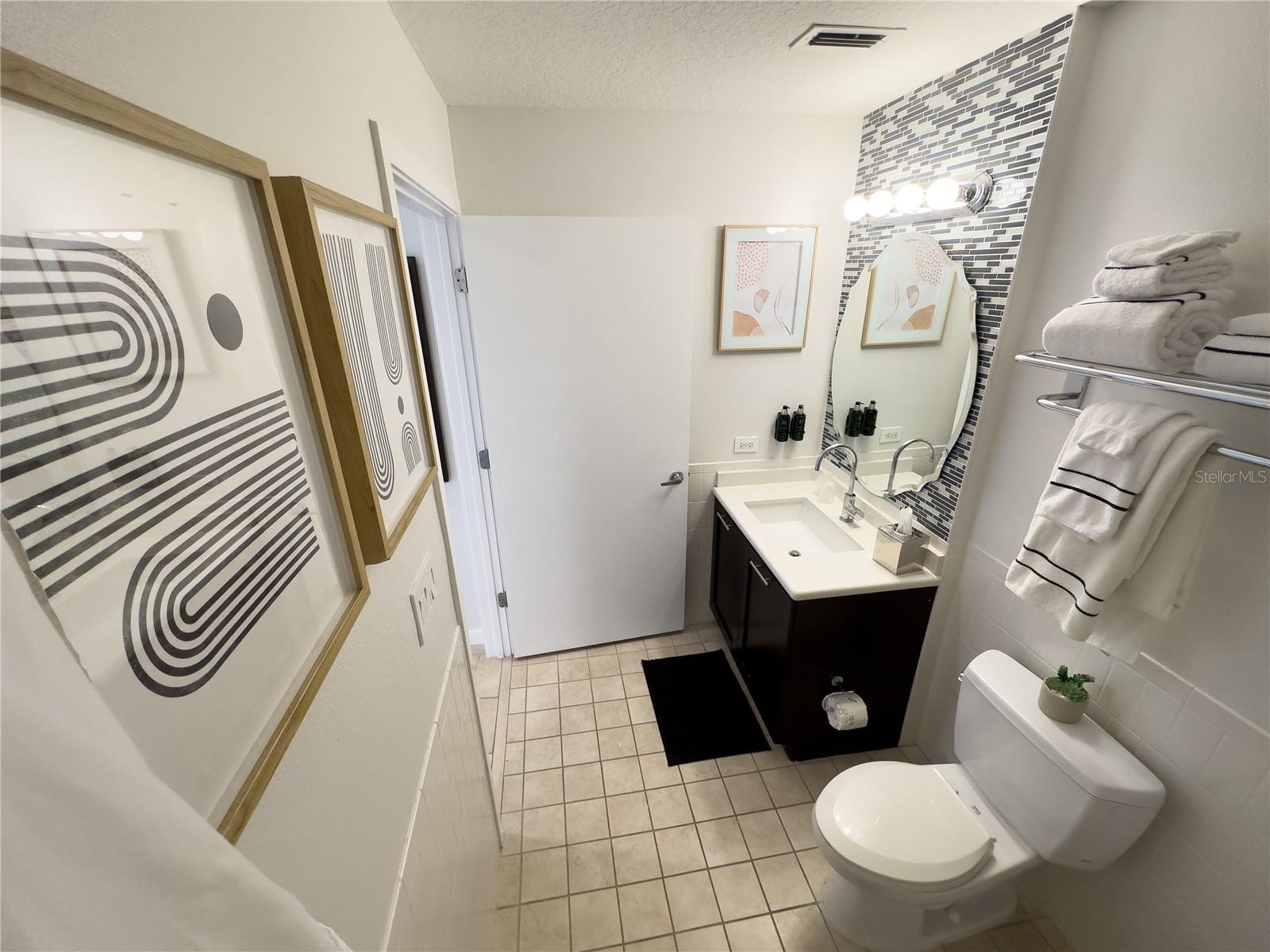 225 CELEBRATION PL #527