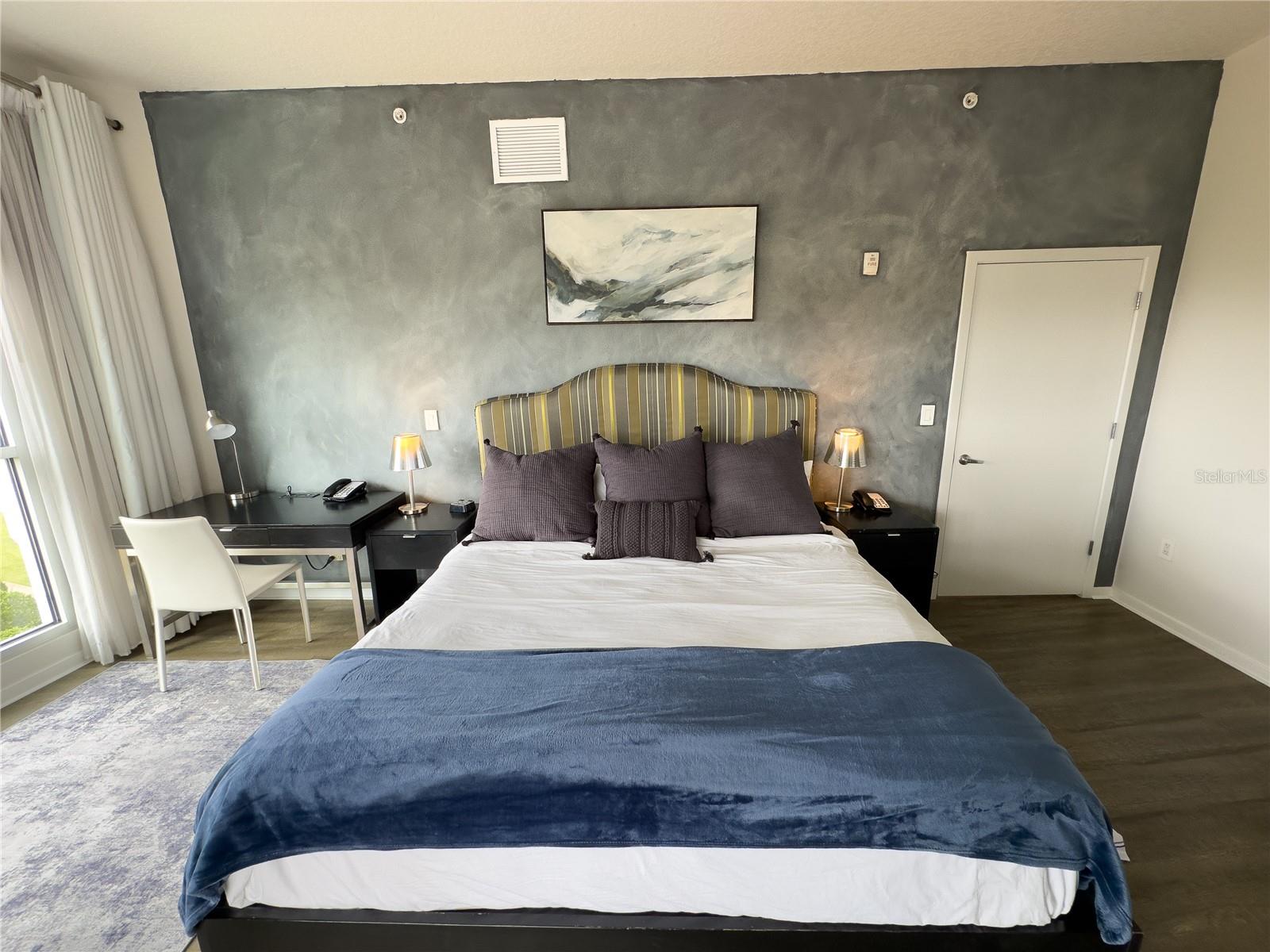 225 CELEBRATION PL #527