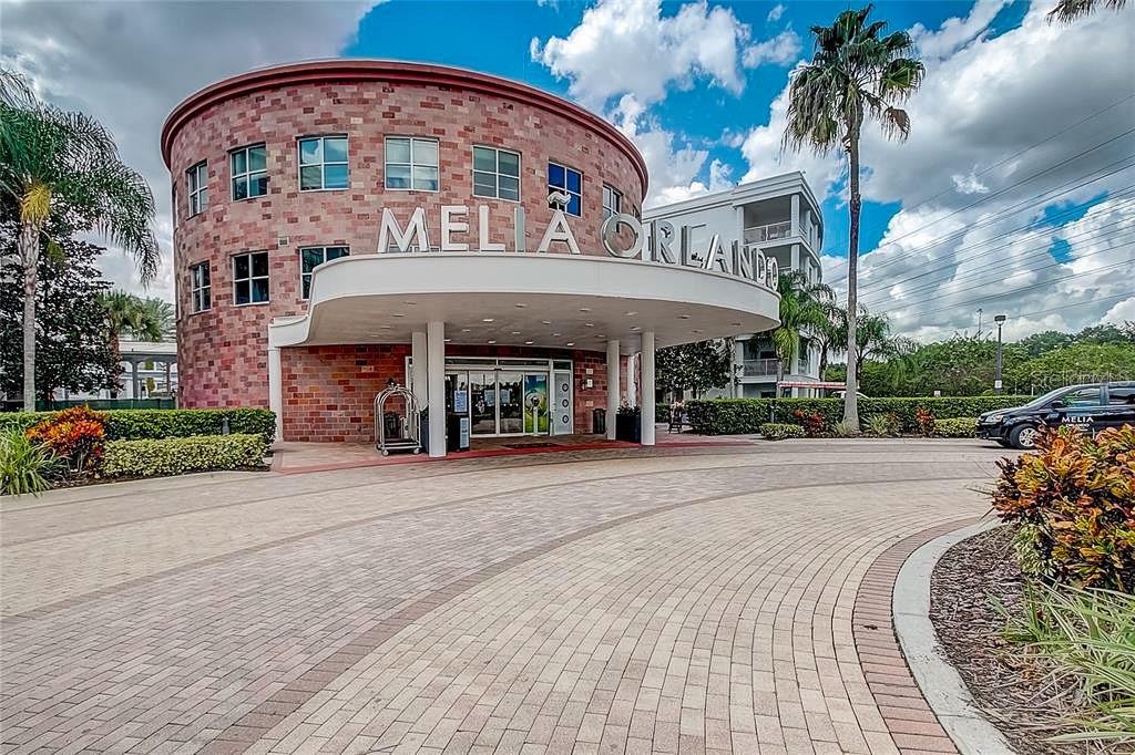 225 CELEBRATION PL #527