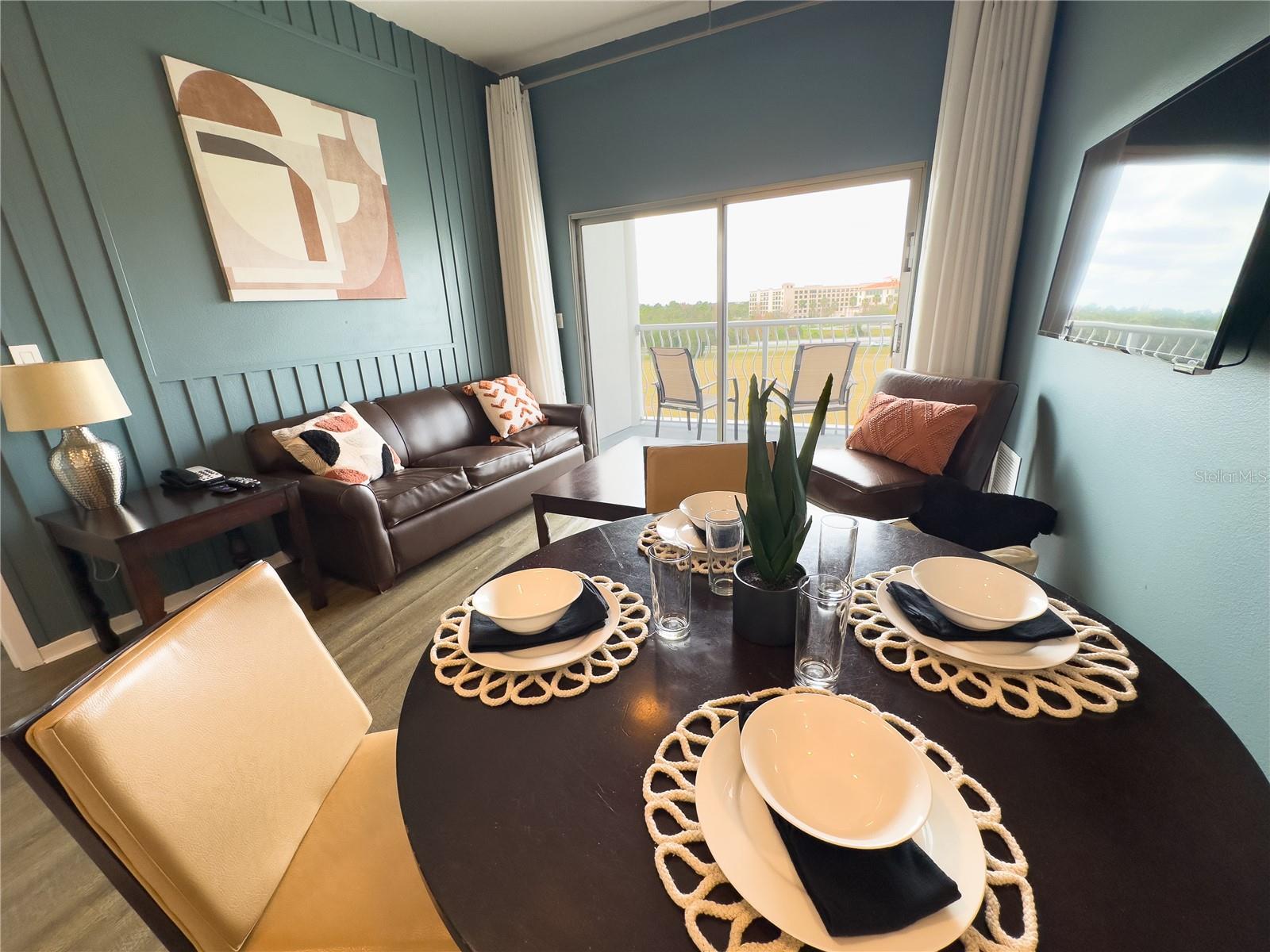 225 CELEBRATION PL #527