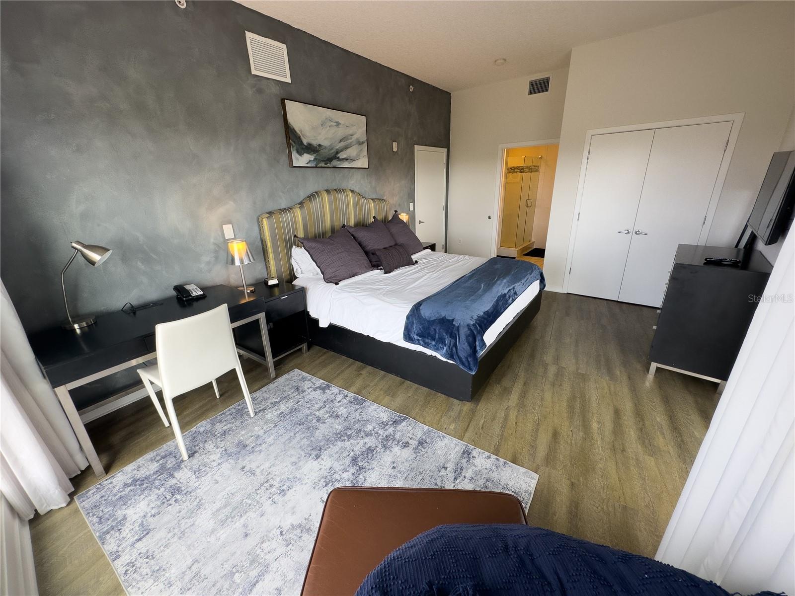 225 CELEBRATION PL #527