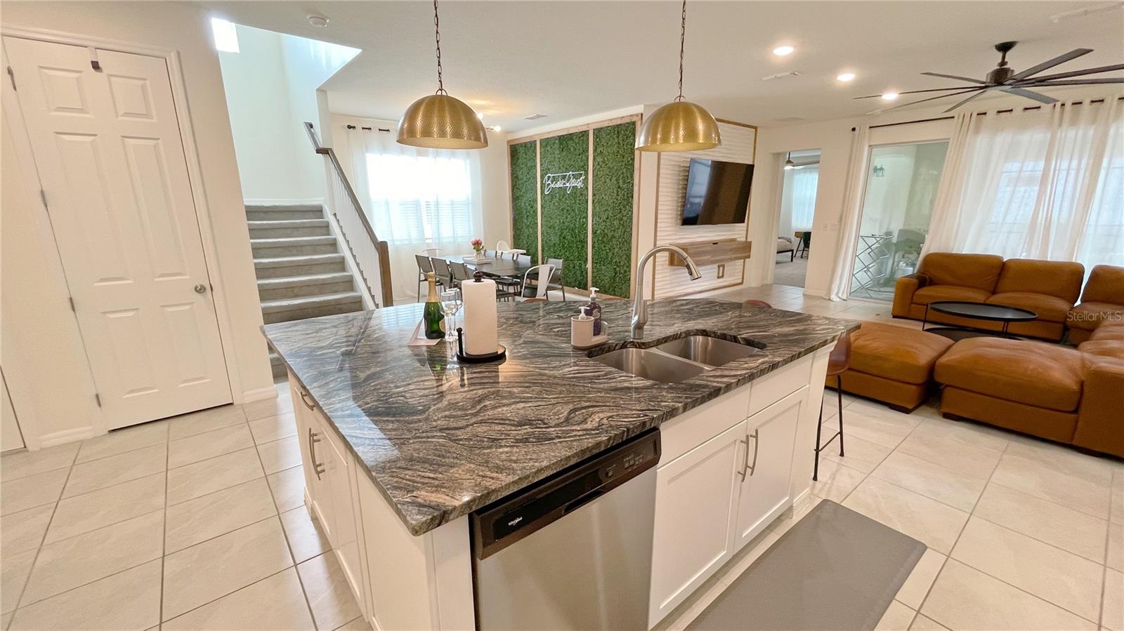 8940 COCONUT BREEZE DR