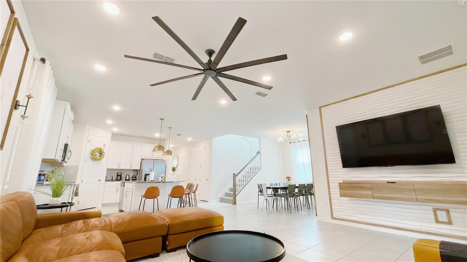 8940 COCONUT BREEZE DR