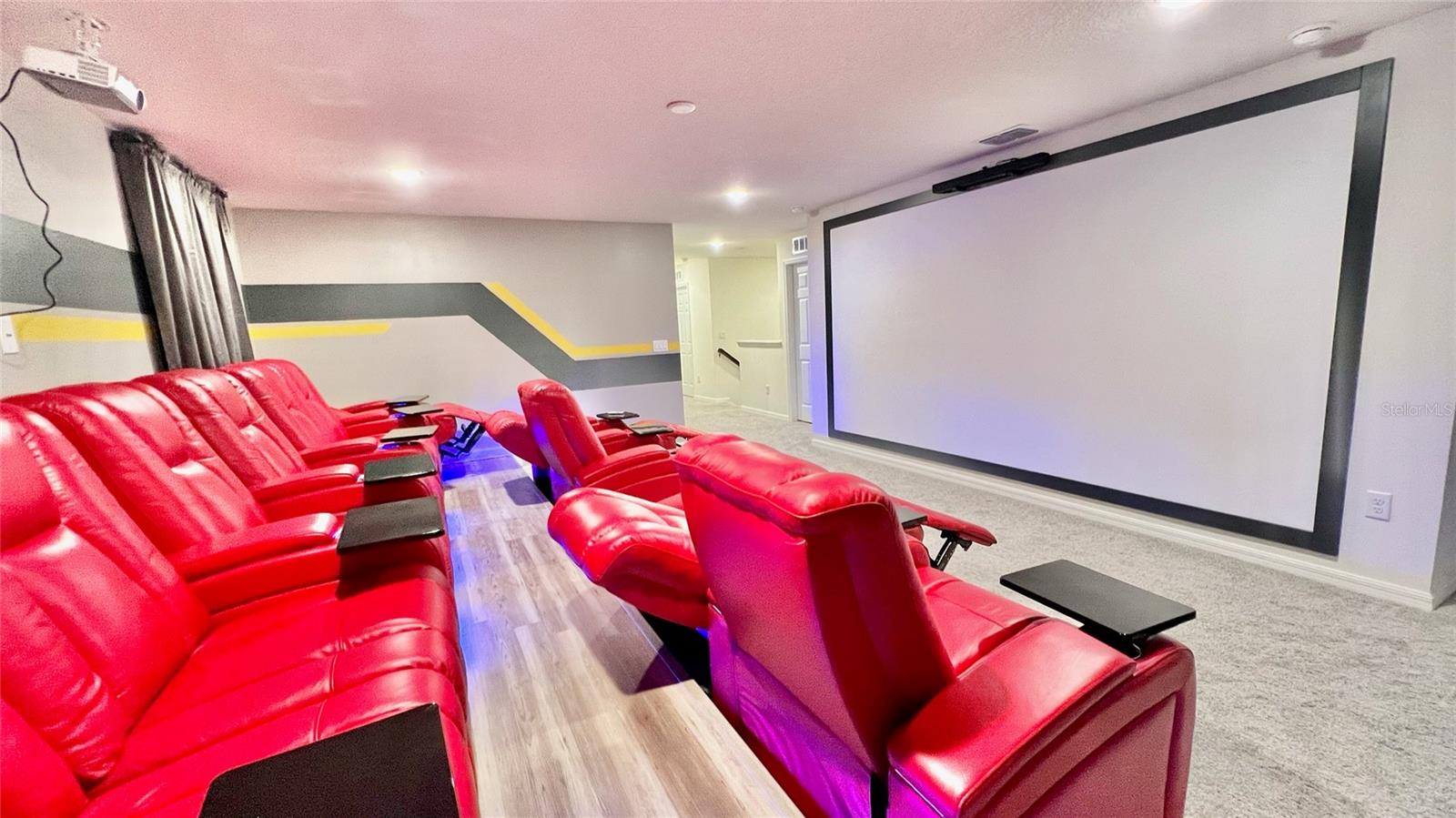 8940 COCONUT BREEZE DR