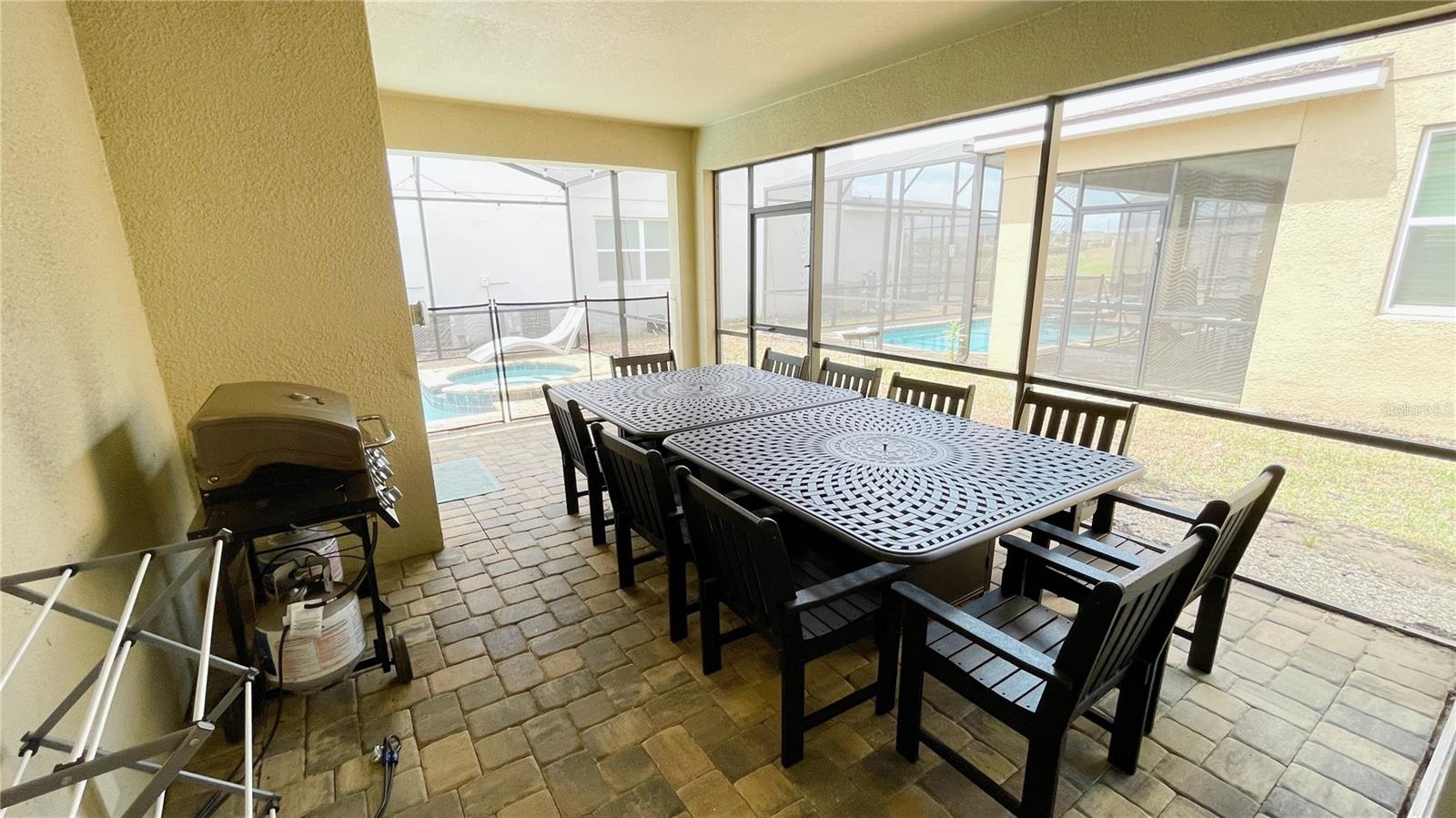 8940 COCONUT BREEZE DR