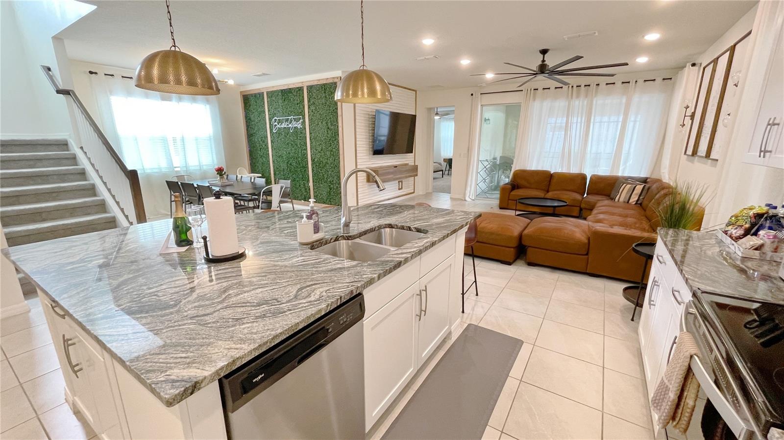 8940 COCONUT BREEZE DR