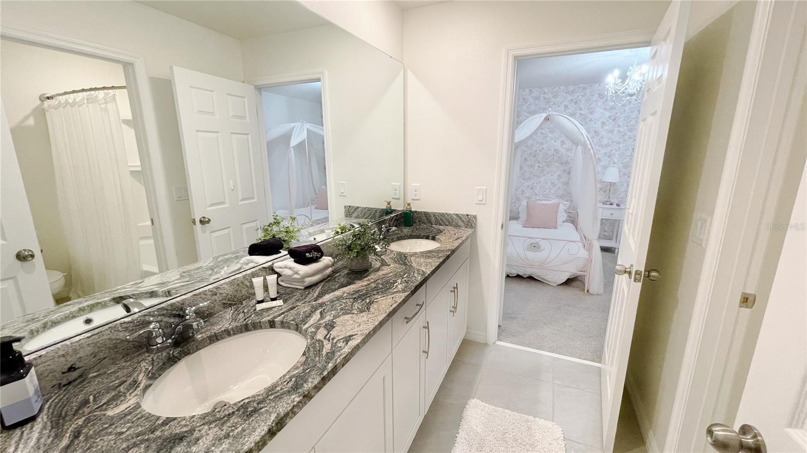 8940 COCONUT BREEZE DR