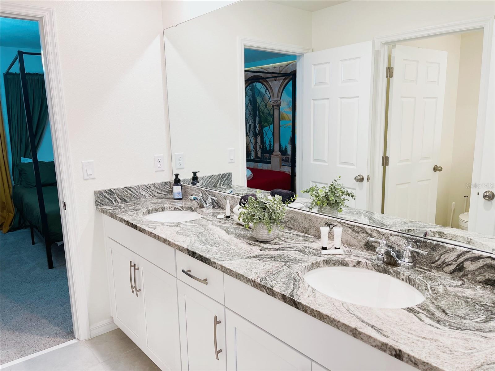 8940 COCONUT BREEZE DR