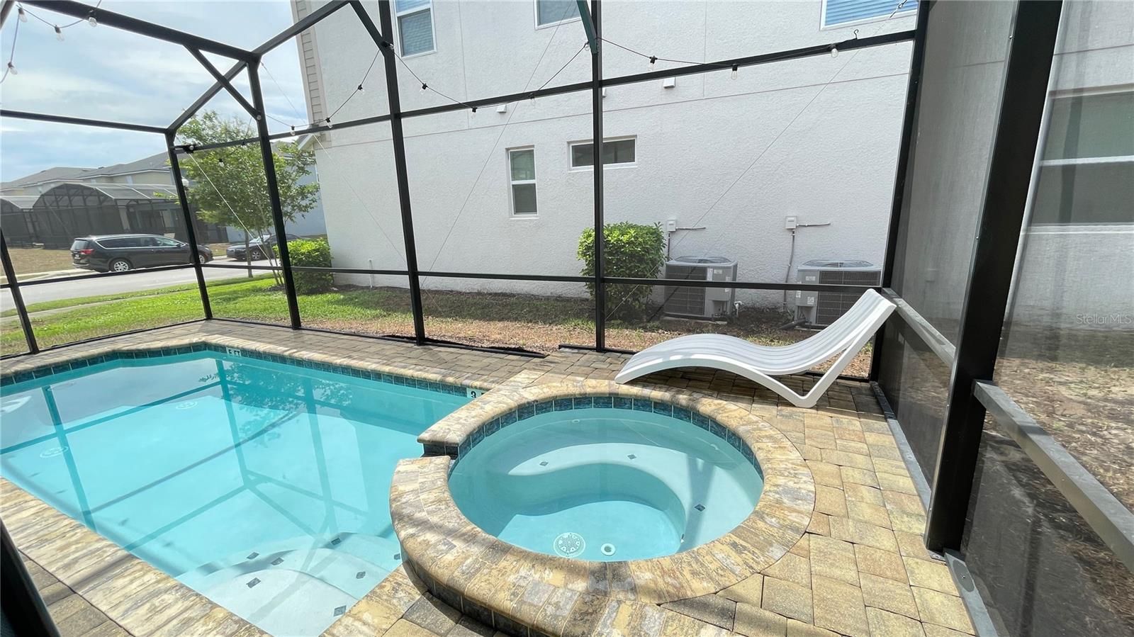 8940 COCONUT BREEZE DR