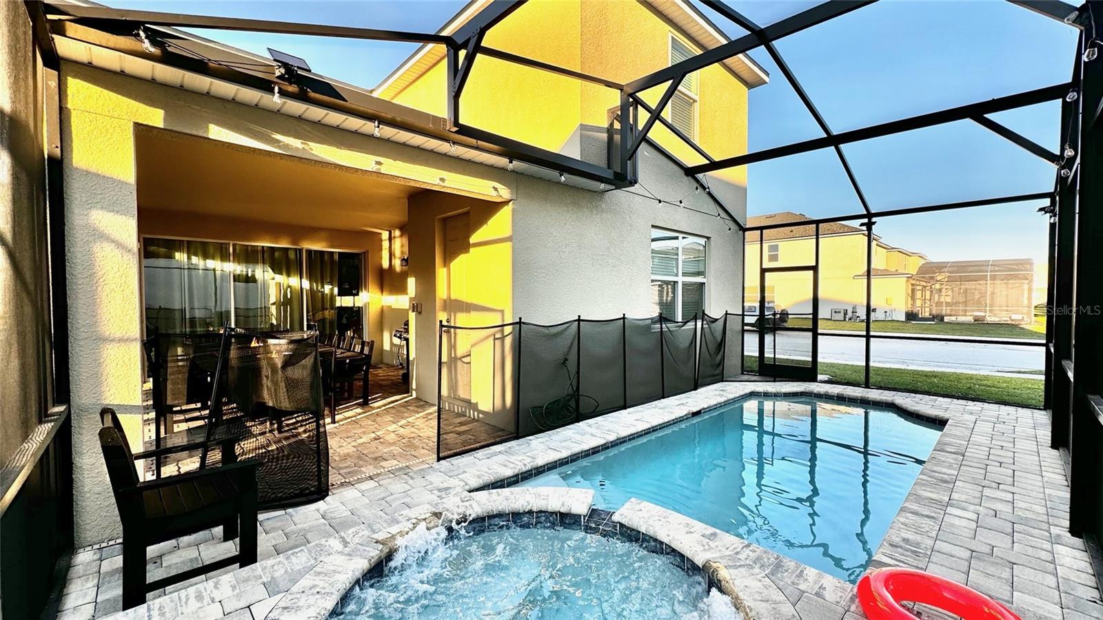 8940 COCONUT BREEZE DR